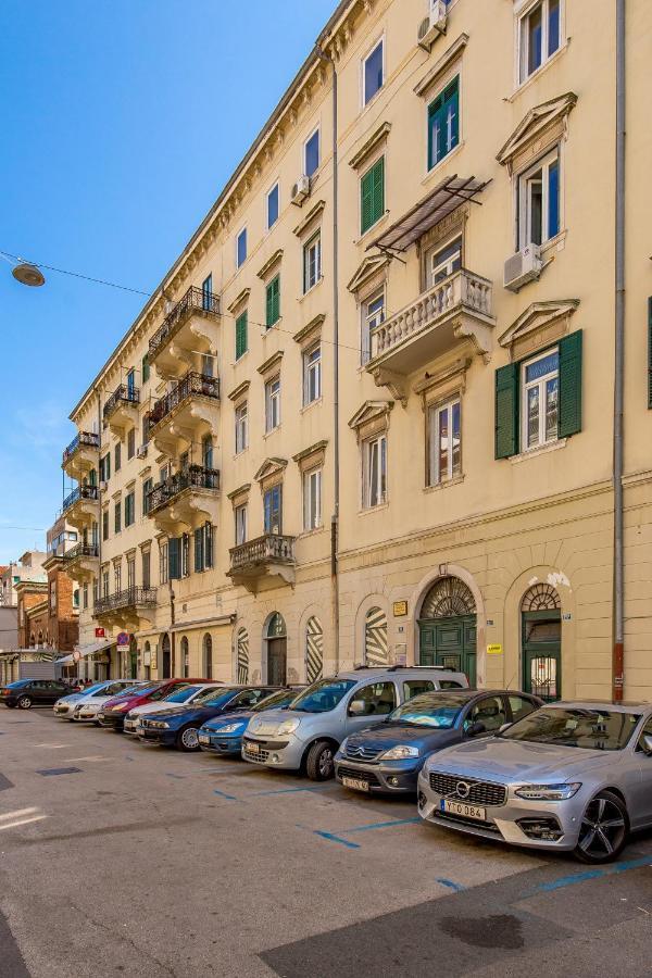 Apartments Porto Marina 2 Rijeka Exteriör bild